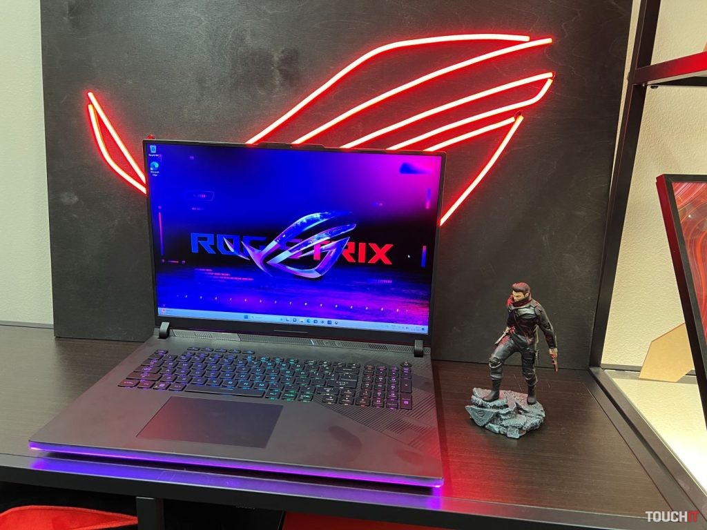 ROG Strix SCAR 18 (G834)