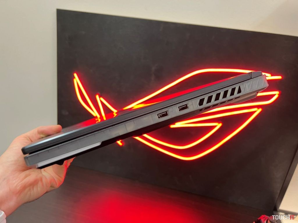 ROG Strix SCAR 18 (G834)