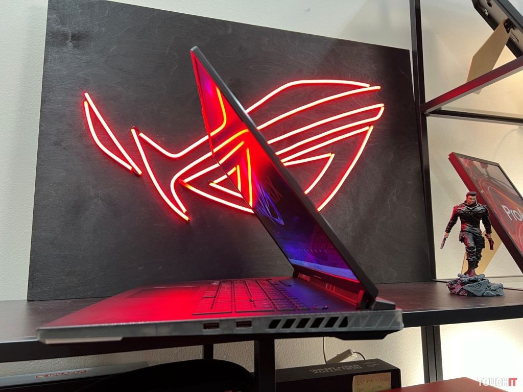 ROG Strix SCAR 18 (G834)