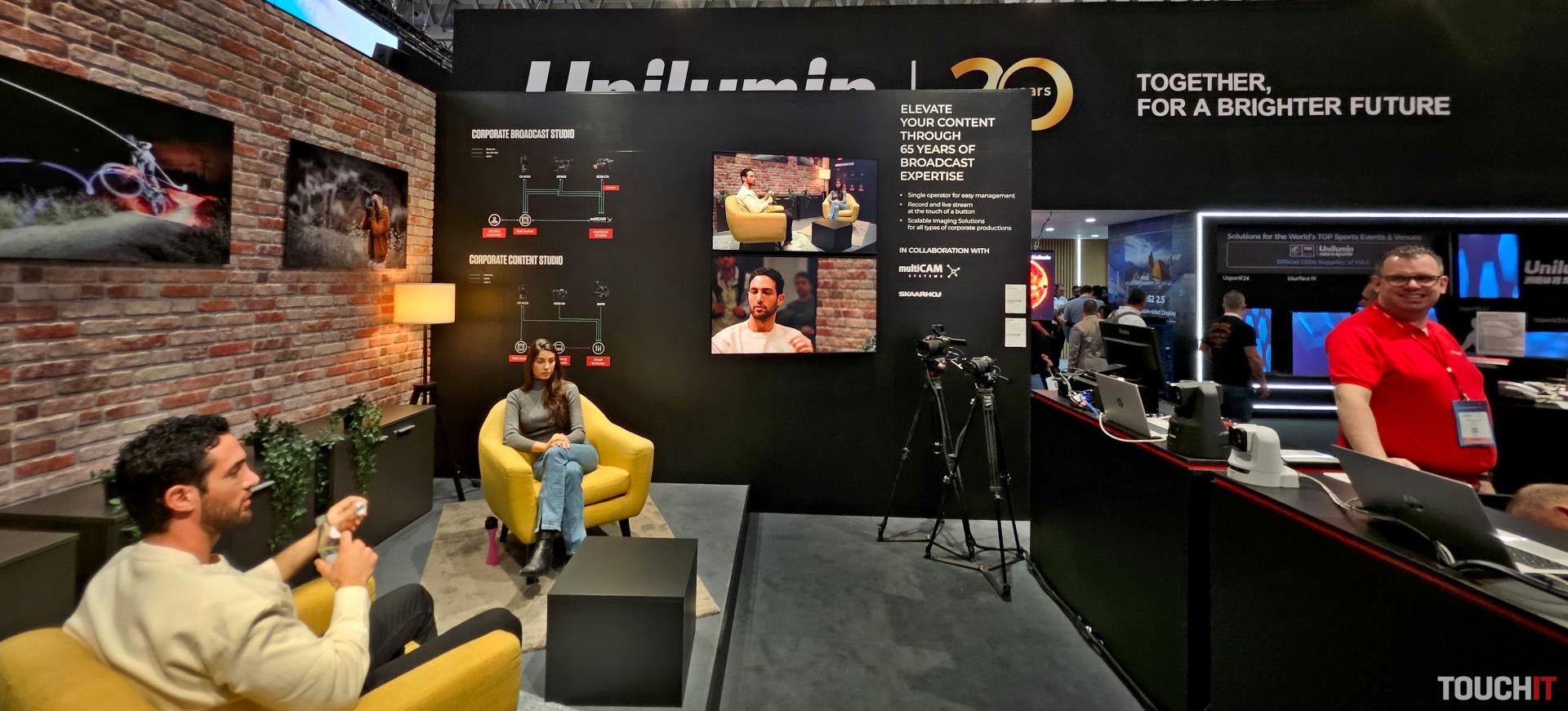 Canon ukázal tvorbu kompletného videoštúdia pomocou vlastných kamier