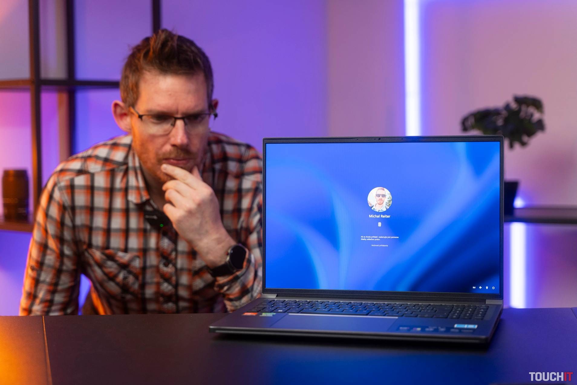 Acer Swift X 16: OLED a RTX 4050 s AMD procesorom (RECENZIA)