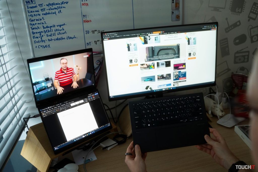 ASUS Zenbook DUO (UX8406)