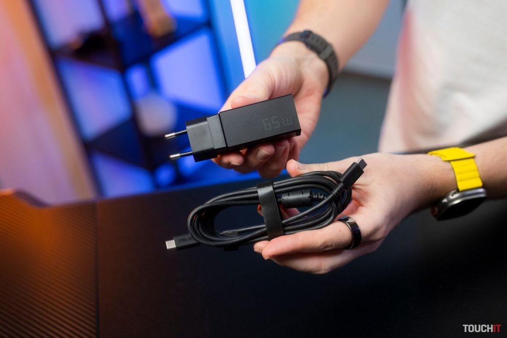 ASUS Zenbook DUO (UX8406)