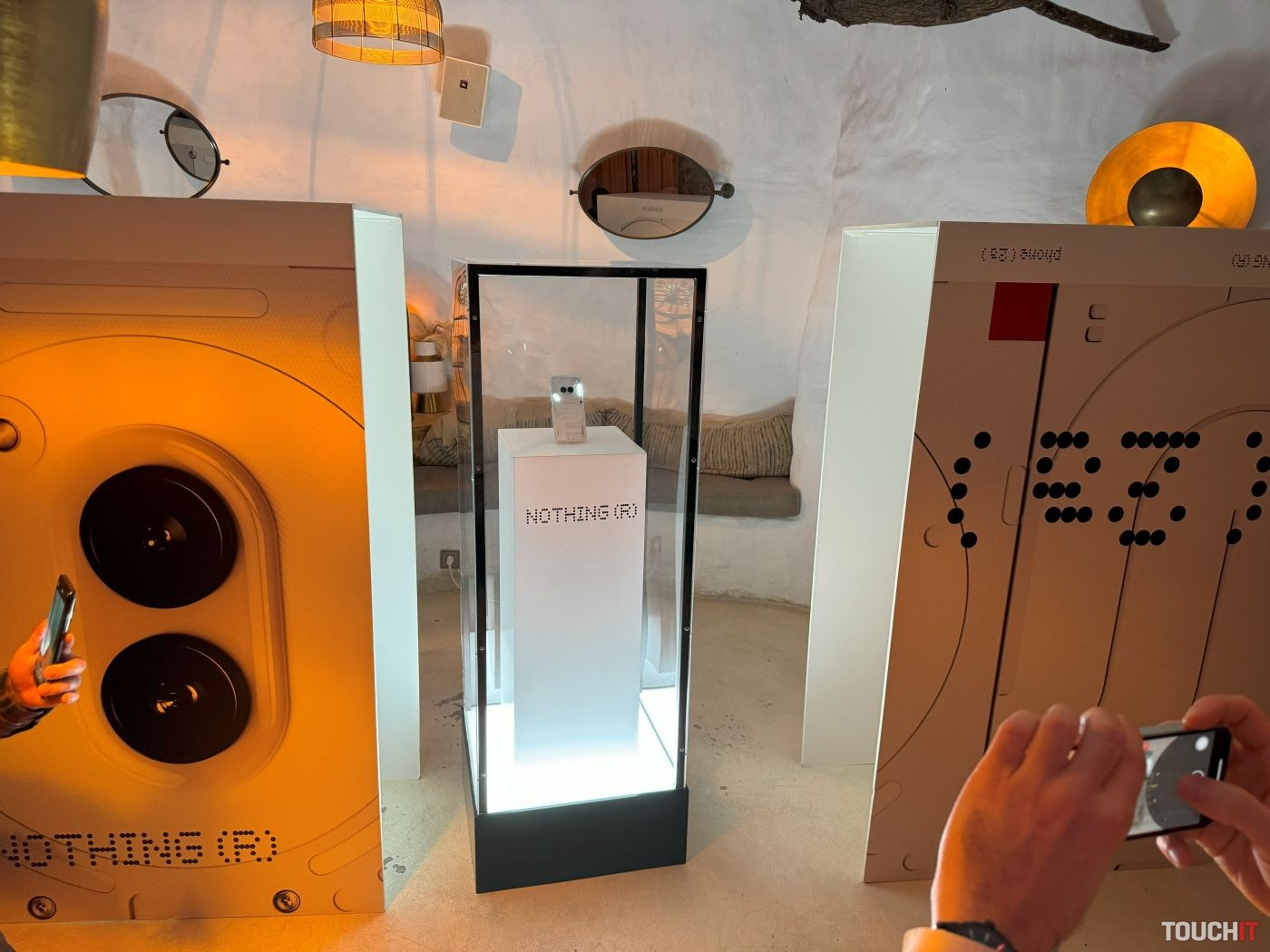 Nothing odhalil dizajn telefónu Phone (2a)