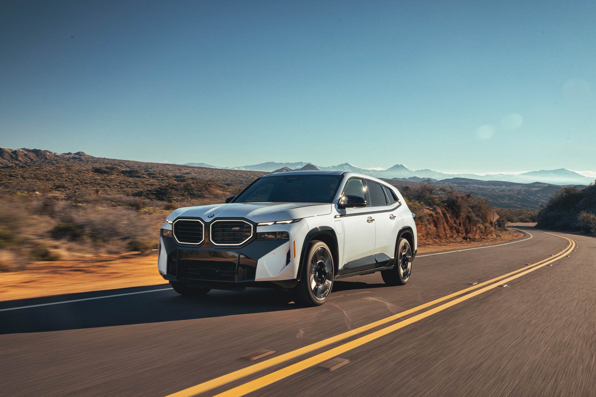 BMW predbehlo v predaji elektromobilov Teslu