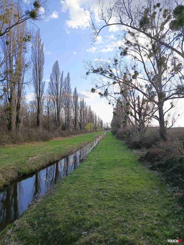 Infinix HOT 40 Pro: Fotografie vytvorené hlavným fotoaparátom