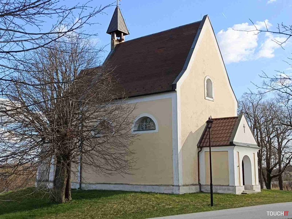 Infinix HOT 40 Pro: Fotografie vytvorené hlavným fotoaparátom (2× priblíženie)