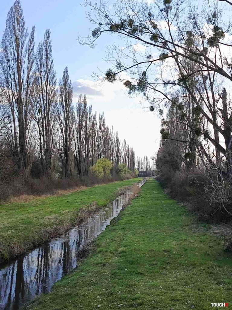 Infinix HOT 40 Pro: Fotografie vytvorené hlavným fotoaparátom (2× priblíženie)