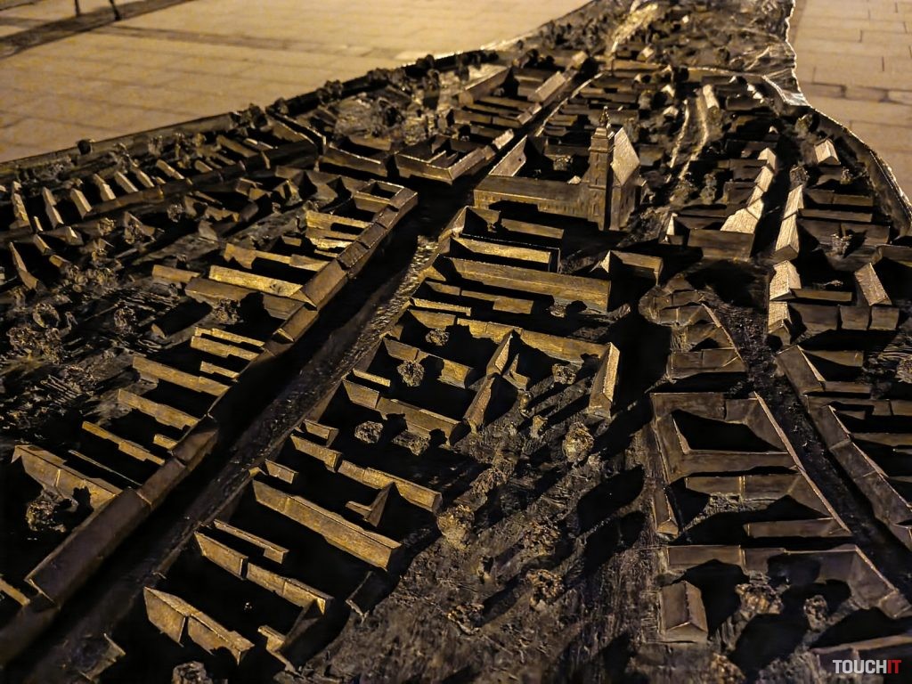 Infinix HOT 40 Pro: Fotografie nasnímané v nočnom režime on/off