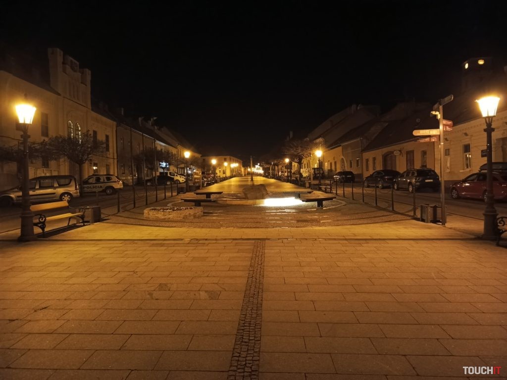 Infinix HOT 40 Pro: Fotografie nasnímané v nočnom režime on/off