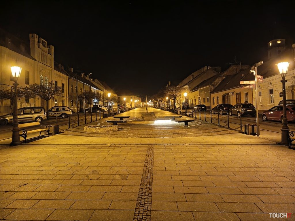 Infinix HOT 40 Pro: Fotografie nasnímané v nočnom režime on/off