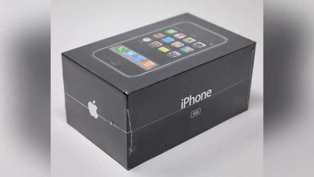 Vzácny iPhone z roku 2007 v dražbe. Nový rekord na obzore?