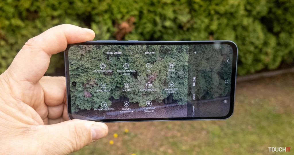 Rozšírené voľby pri fotografovaní a videovaní pomocou Galaxy A55