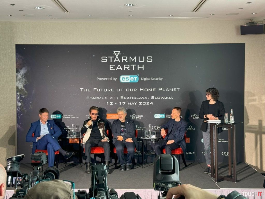 Jean-Michel Jarre na tlačovej konferencii k festivalu STARMUS v Bratislave
