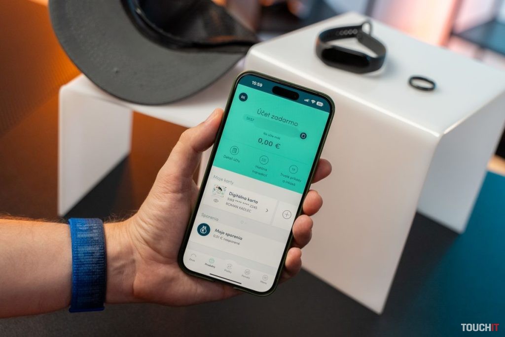 365.bank umožňuje platiť smartfónom, hodinkami, prsteňom aj oblečením