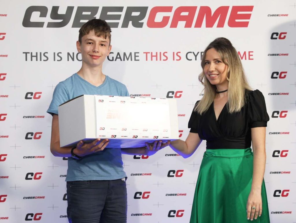 CyberGame - junior Alex a Eva Čanová z ASUS