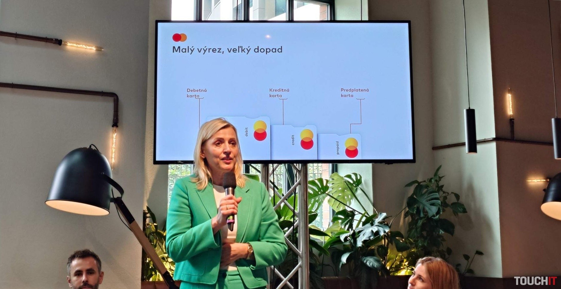 Prichádza platobná karta Touch Card, ktorú dokážu rozpoznať aj ľudia s poruchou zraku
