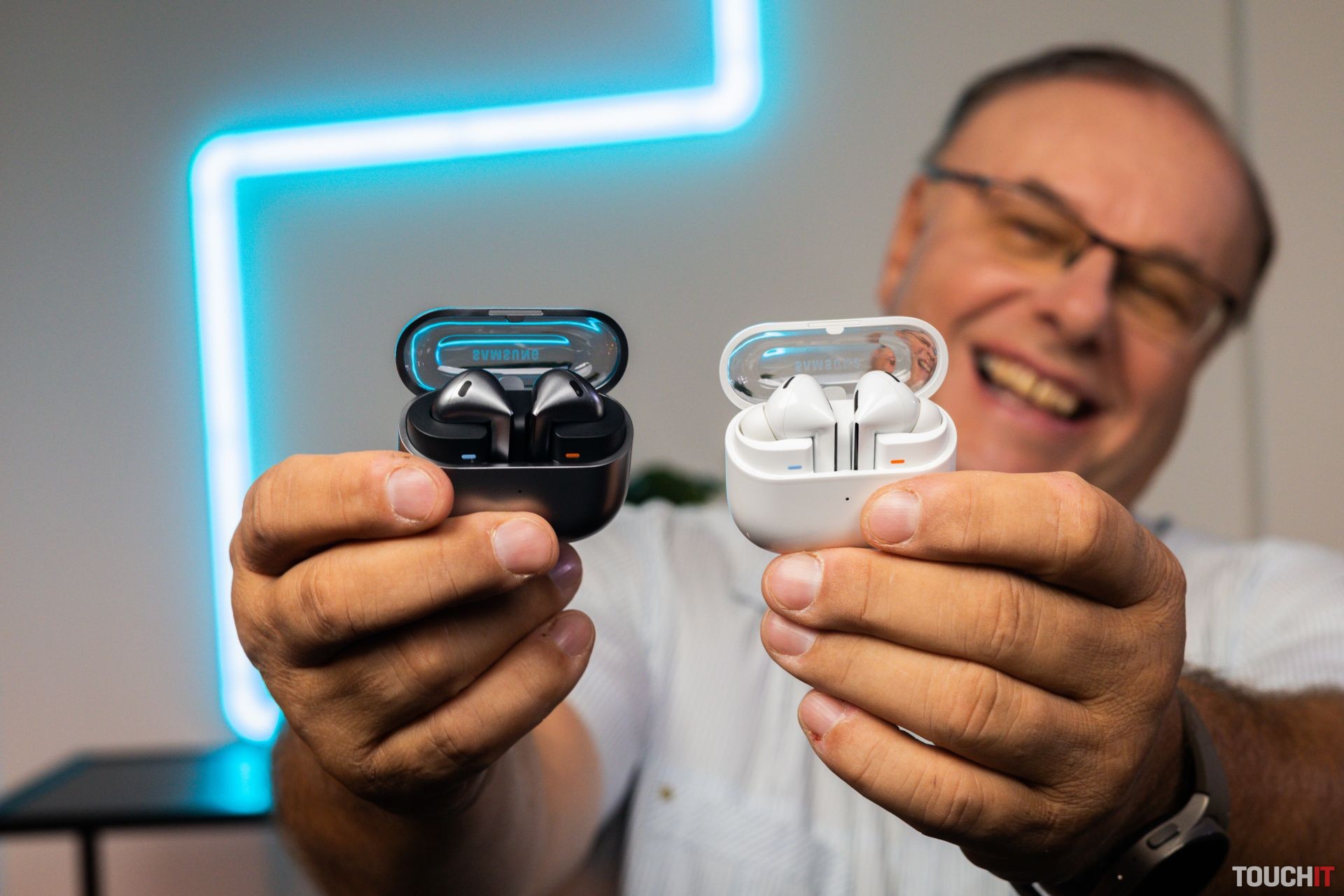 Slúchadlá Galaxy Buds 3 a ich vlastnosti. Plus odlišnosť od Galaxy Buds 3 Pro