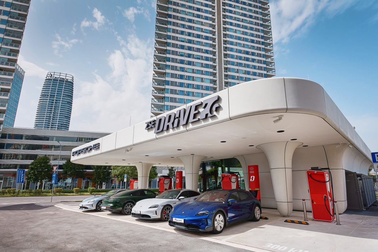 V Bratislave je prvý mestský nabíjací hub. Ak máte správne elektrické auto, nabijete ho tu za 10 minút.