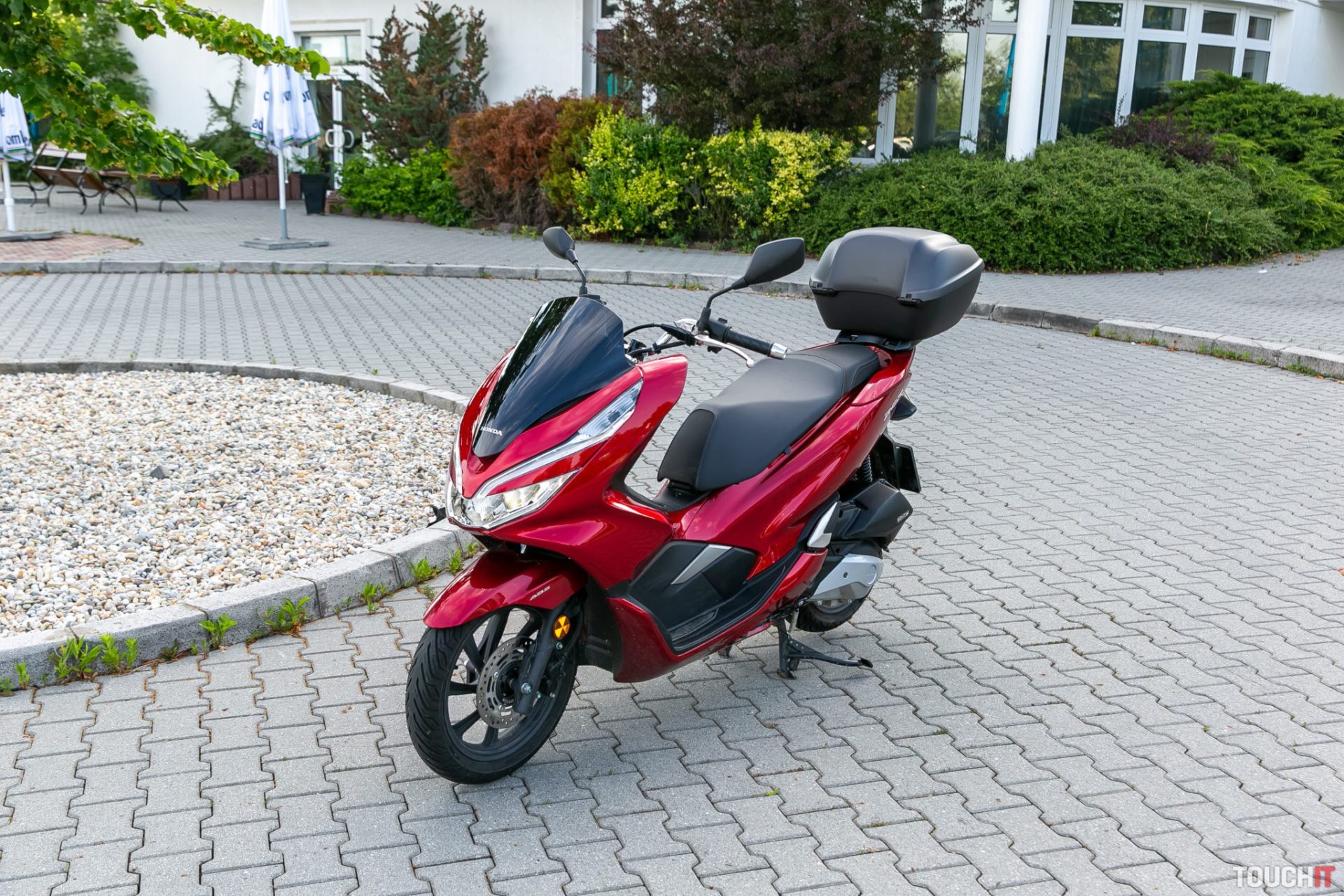 Skúter Honda PCX 125 – zvezenie za pár eur (VIDEO TOUCHIT)