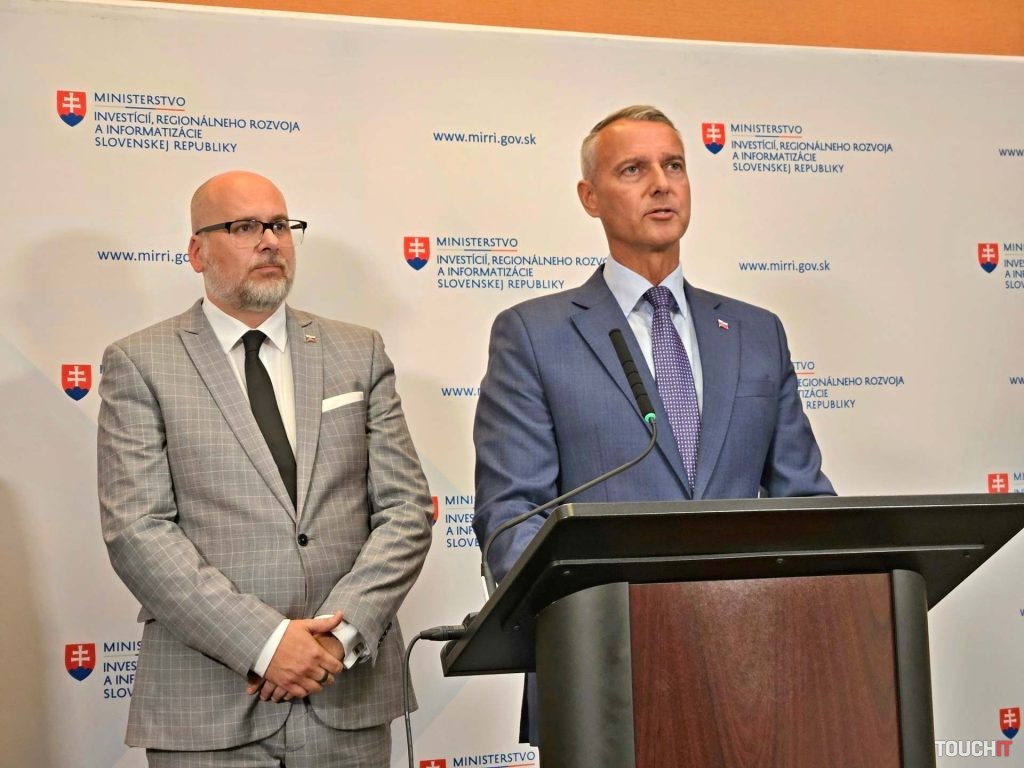 Minister Richard Raši na tlačovej konferencii k rozvoju inteligentných miest