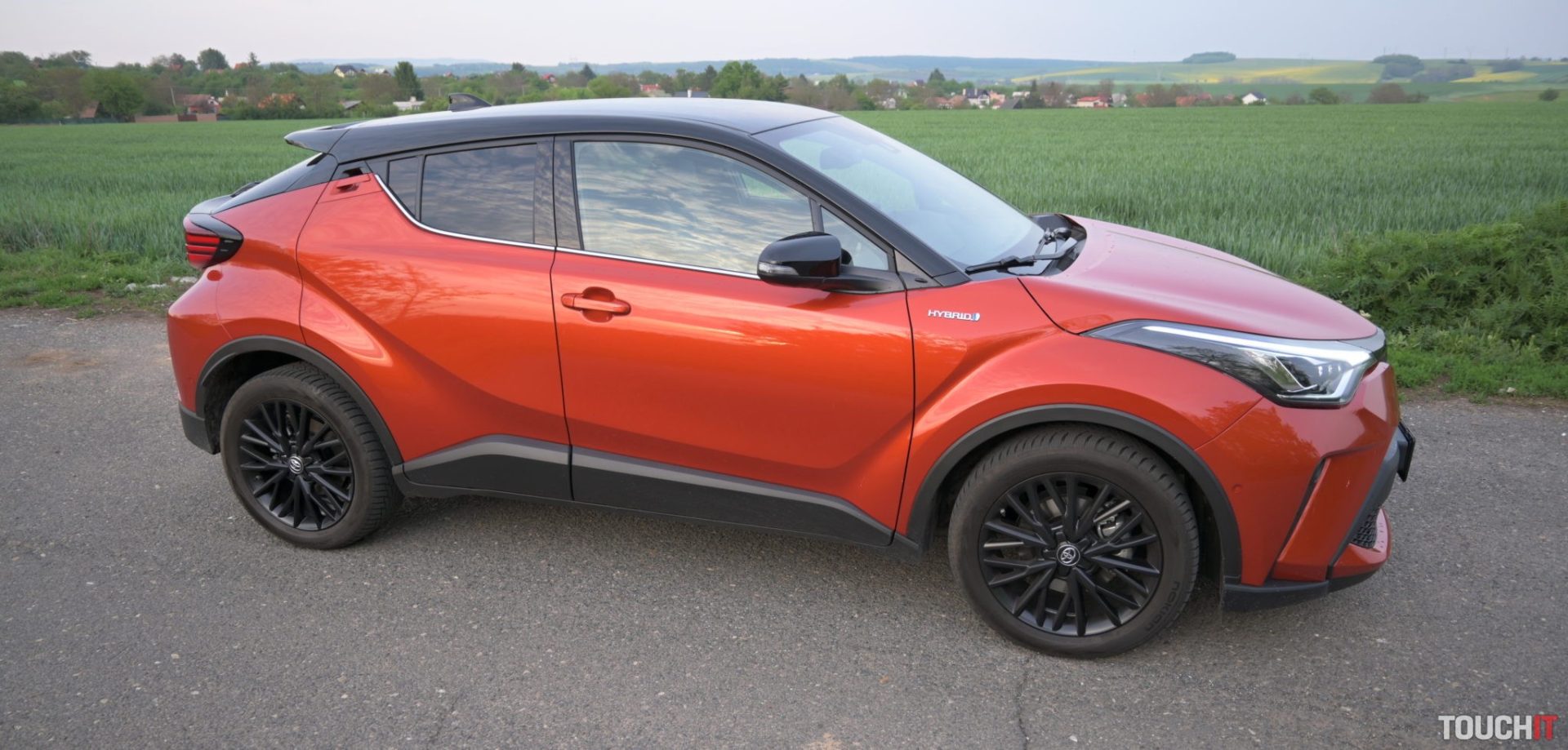 Toyota C-HR Hybrid 2.0: Takto má vyzerať čisto hybridné auto (VIDEO TOUCHIT)