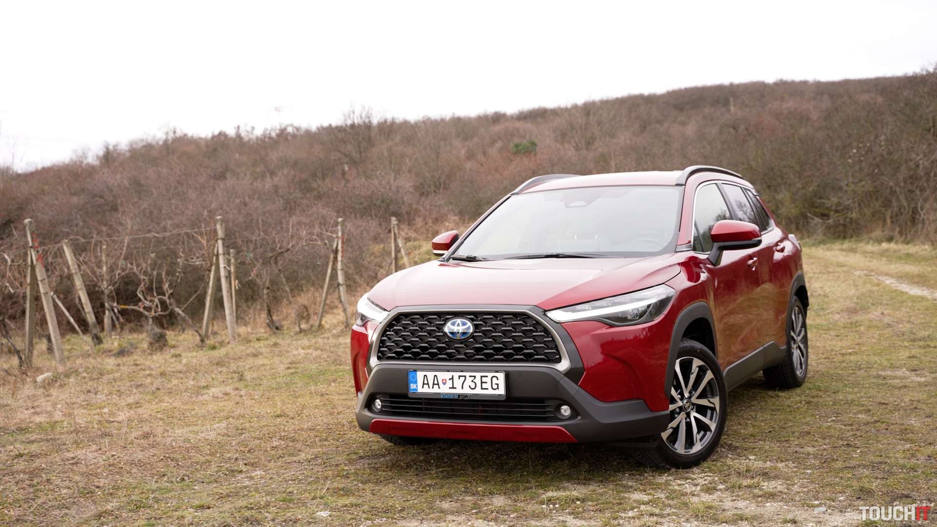 Toyota: Corolla Cross 1.8 Hybrid: Šikovné auto pre rodinu ale aj pre podnikanie (VIDEO)