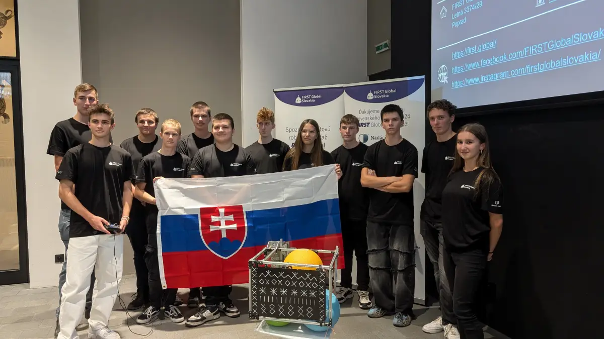 Slovenskí študenti zabojujú s vlastným robotom na súťaži FIRST Global v Aténach