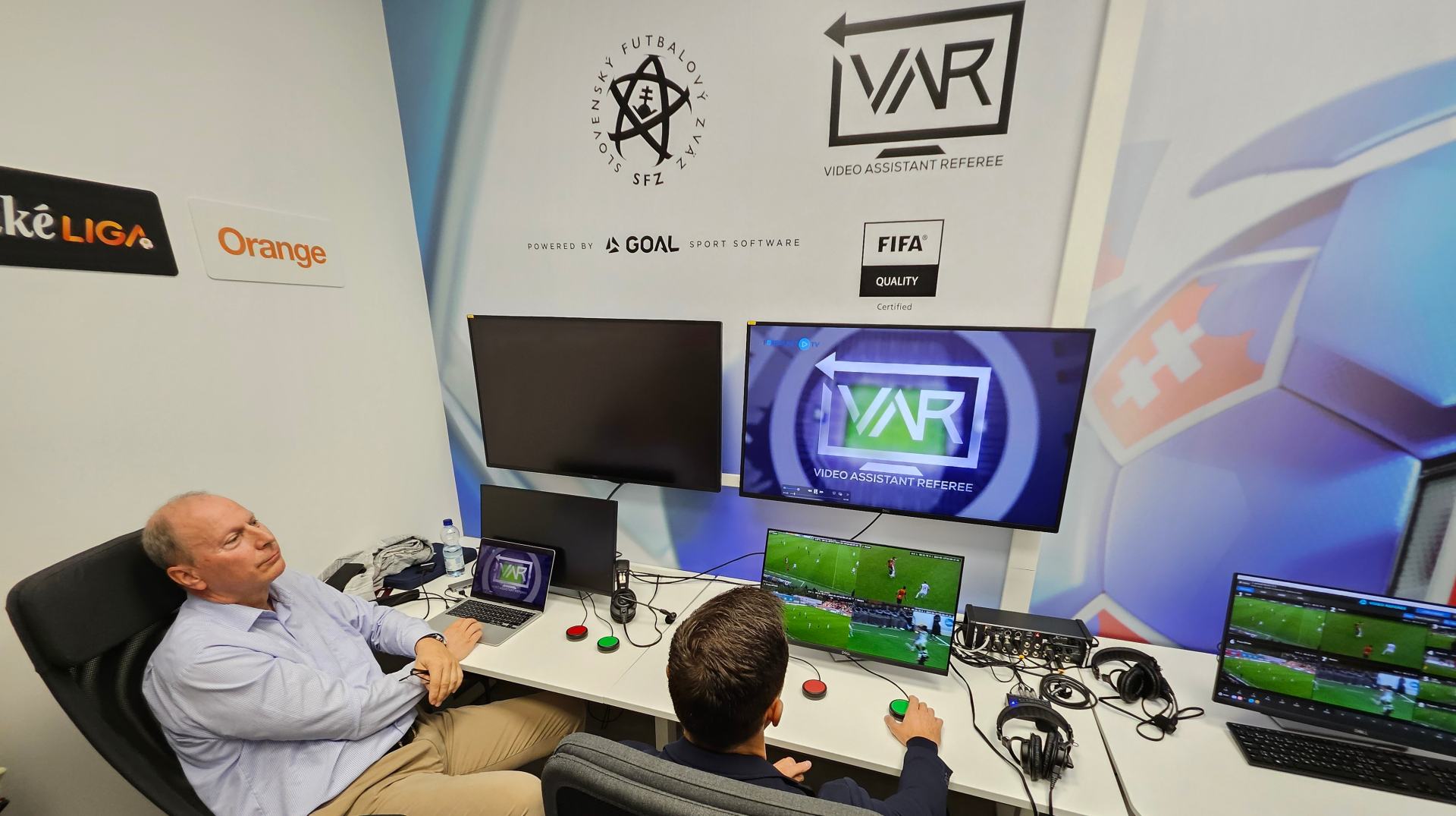 Ako funguje videoasistent futbalového rozhodcu?