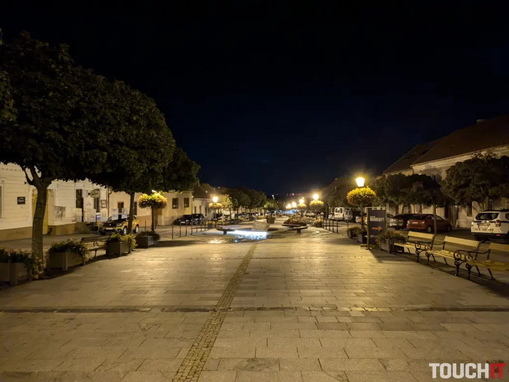 Google Pixel 8a nočné fotografie