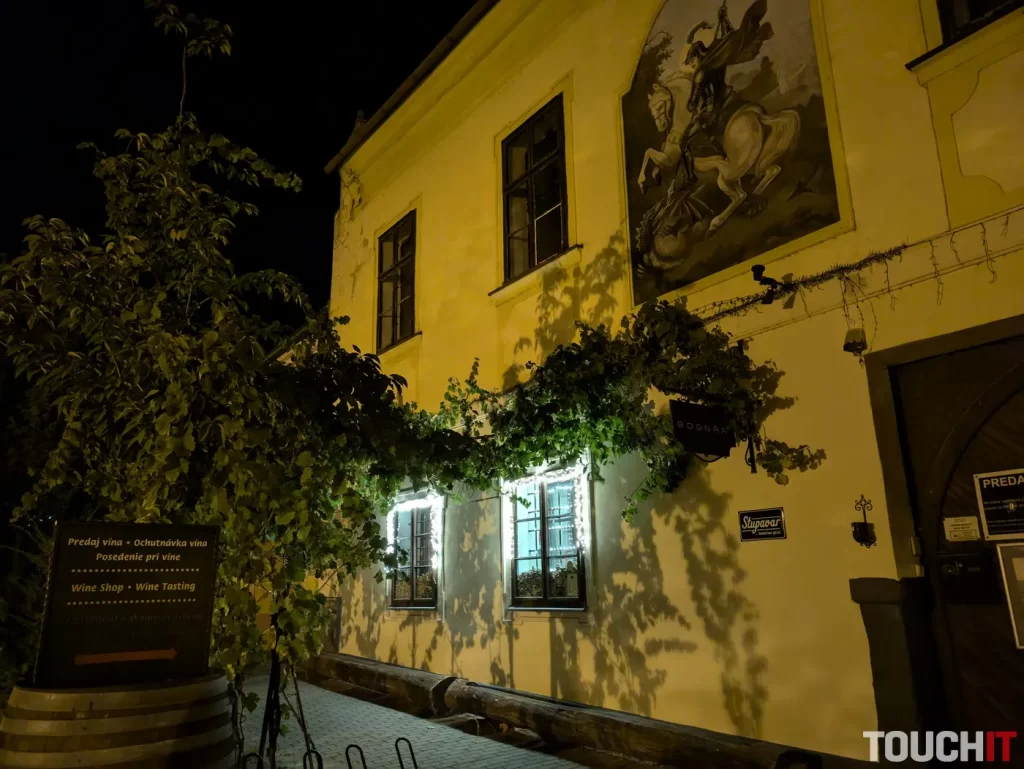 Google Pixel 8a nočné fotografie