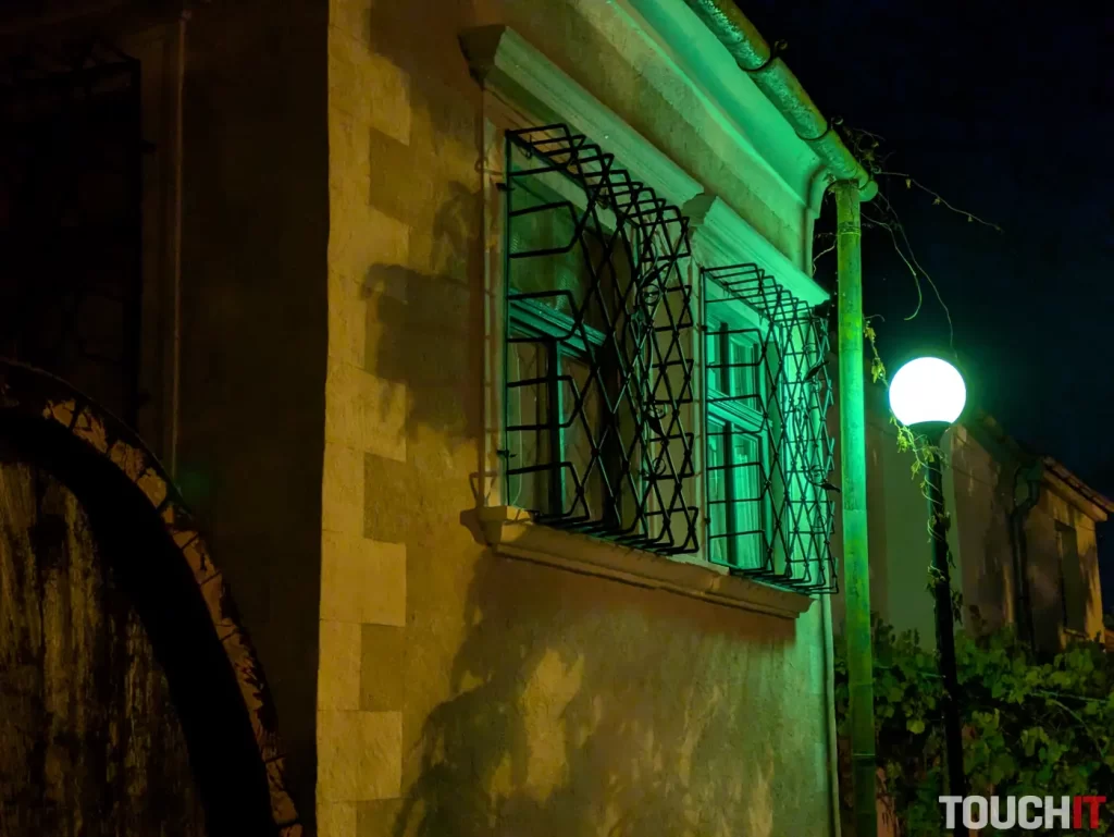 Google Pixel 8a nočné fotografie