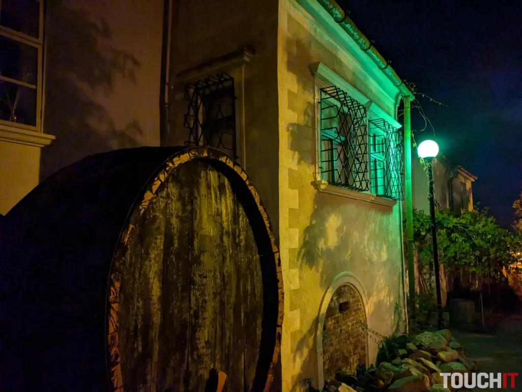 Google Pixel 8a nočné fotografie