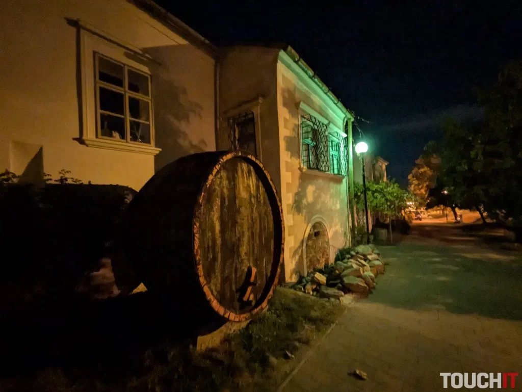 Google Pixel 8a nočné fotografie