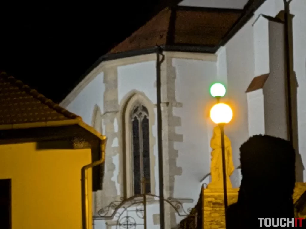 Google Pixel 8a nočné fotografie