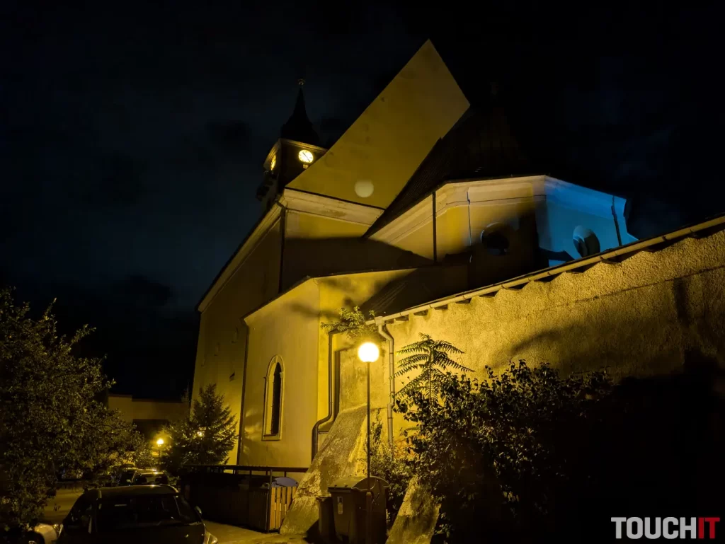 Google Pixel 8a nočné fotografie