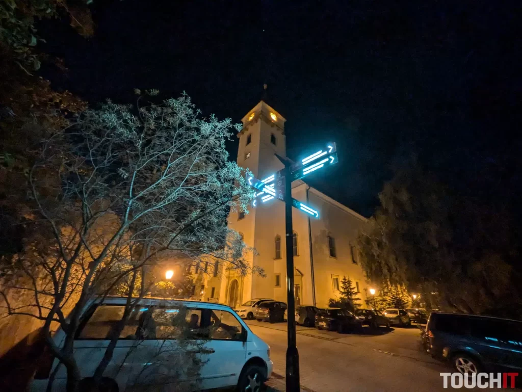 Google Pixel 8a nočné fotografie