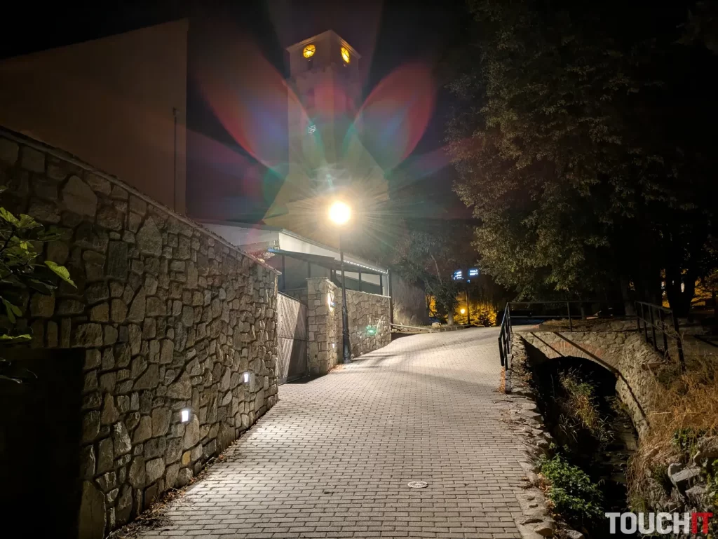 Google Pixel 8a nočné fotografie