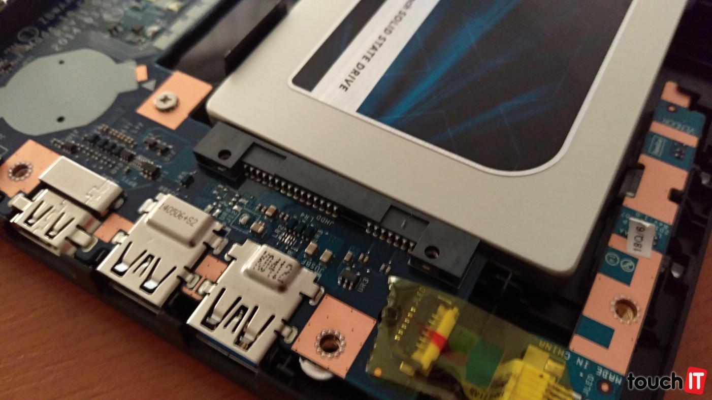 Vymieňame pevný disk v notebooku – fotonávod