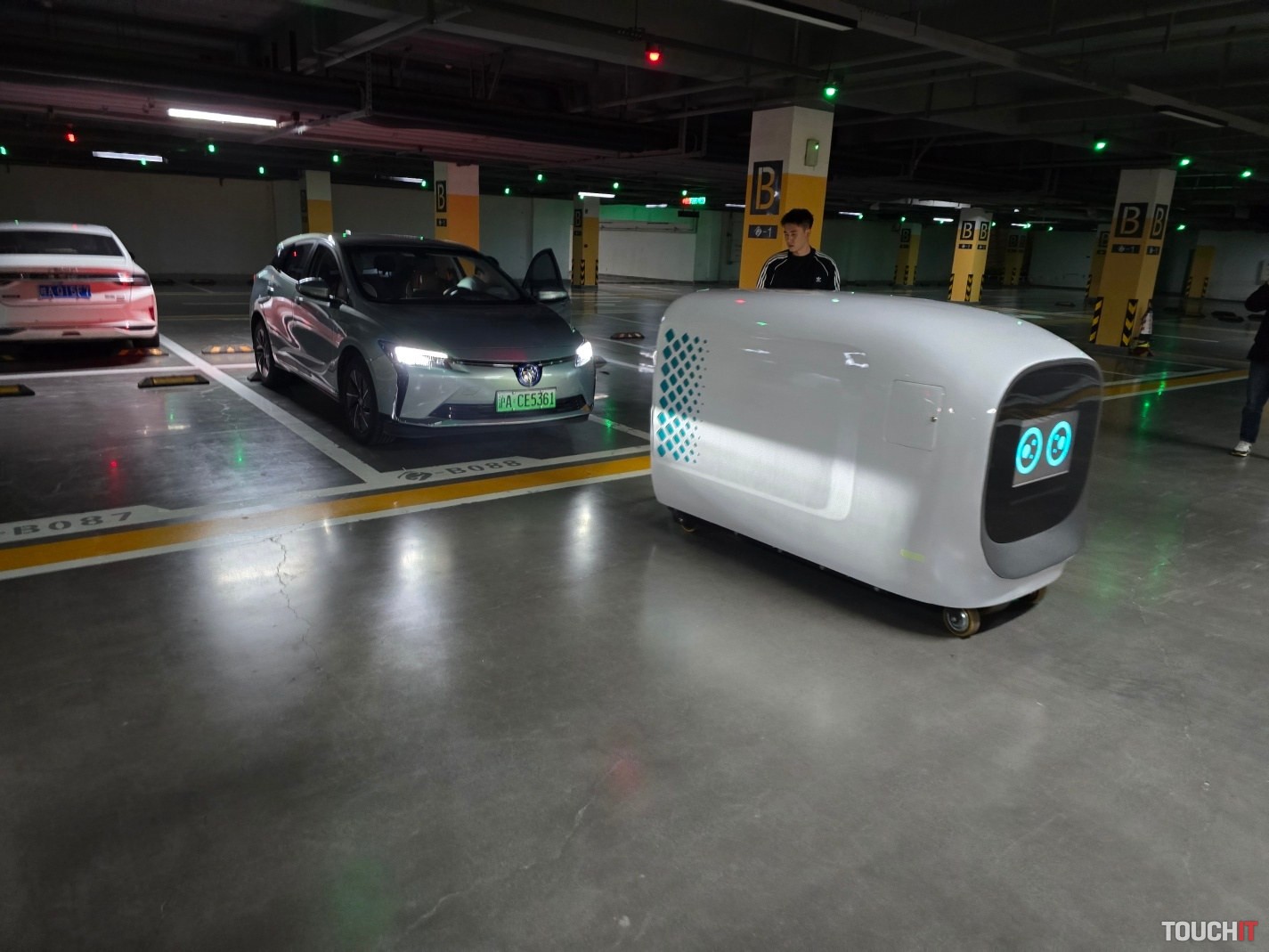 Mobilná nabíjačka na elektrické auto? Samozrejme, a nemusíte k nej ťahať káble