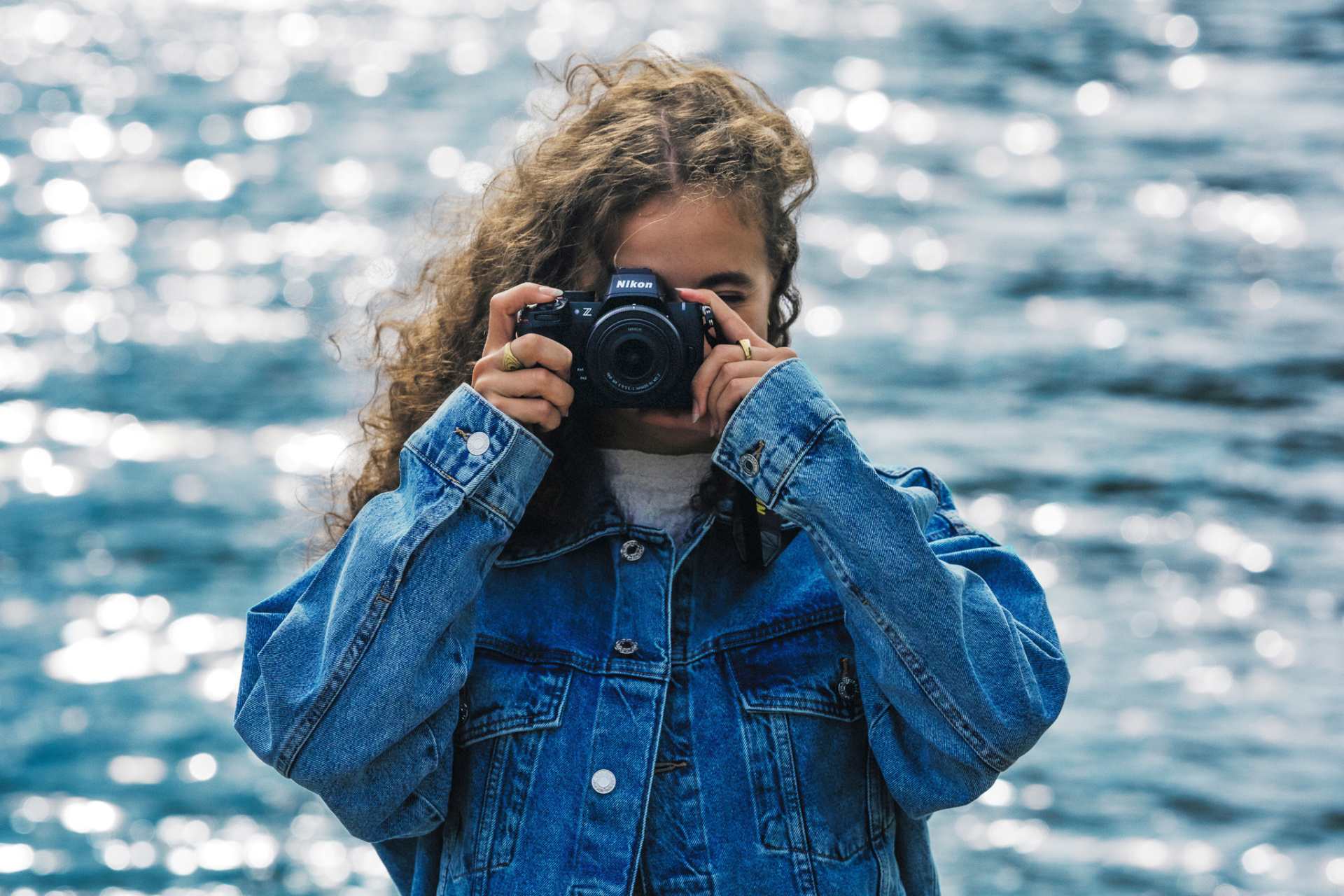 Na svete je Nikon Z50II určený pre vlogerov. Konečne má všetko