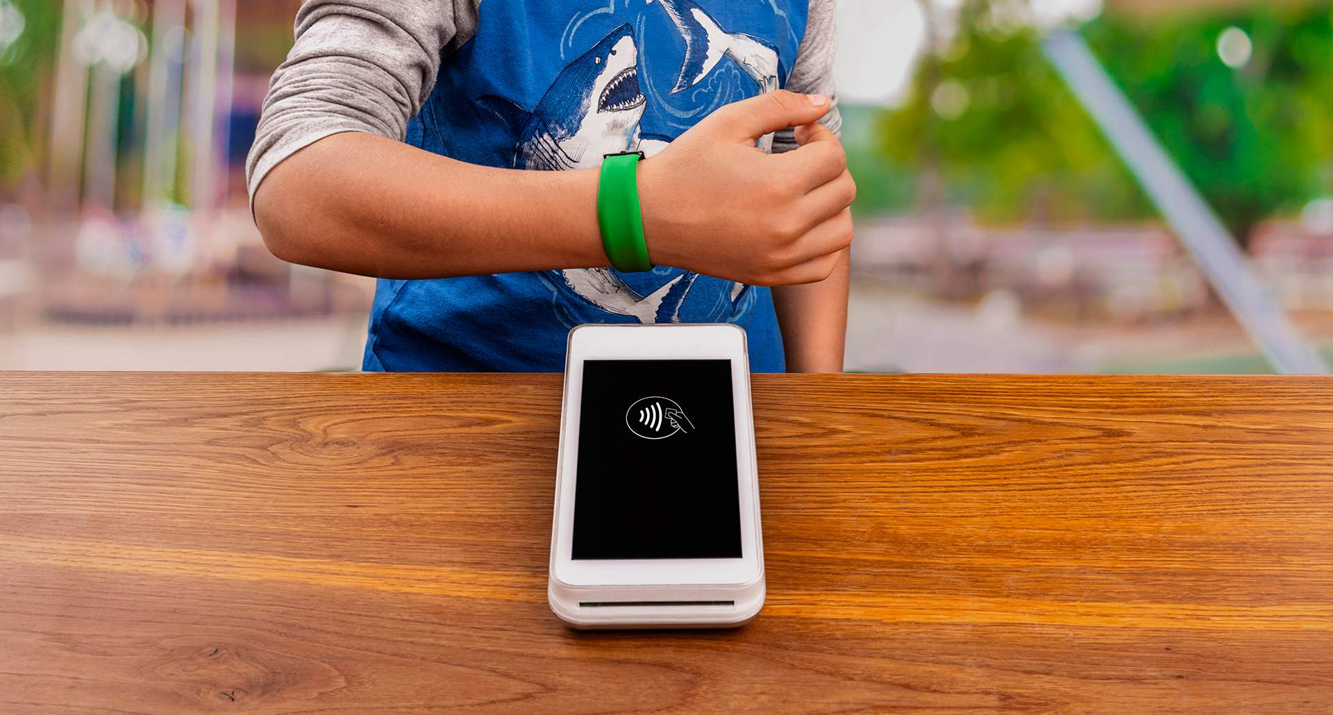 mBank prichádza s platobným náramkom pre deti