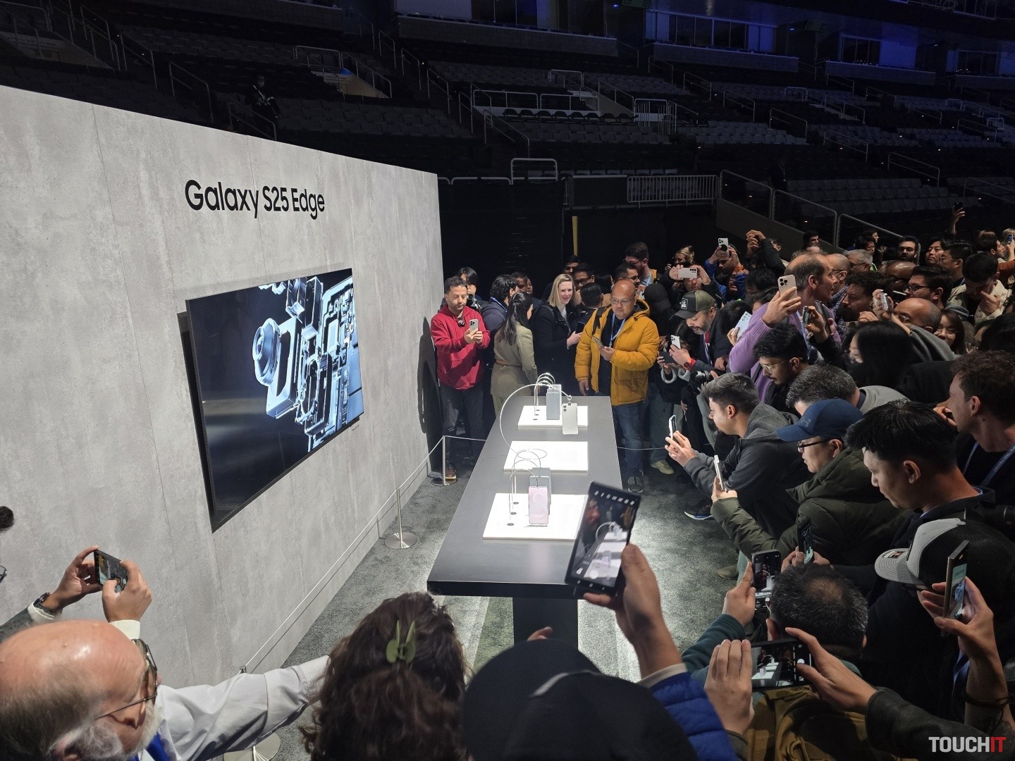 Hviezdy predstavenia: Samsung Galaxy S25 Edge a Project Moohan