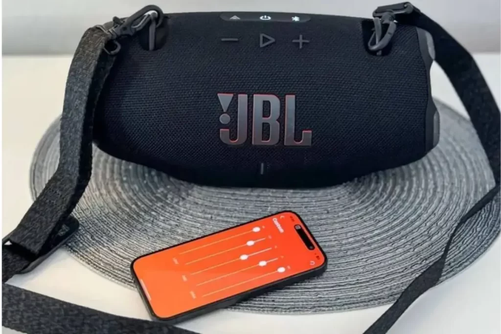 Pomocou AuracastTM môžete pripájať viacero JBL reproduktorov, aplikácia JBL Portable umožňuje aj dolaďovať zvuk, aby bola hudba ako stvorená pre vaše uši