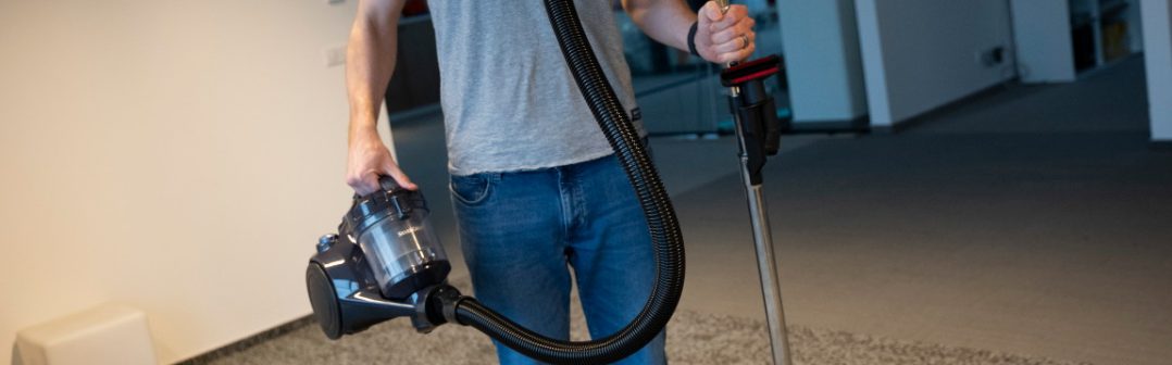 Silvercrest podlahový bezvreckový vysávač