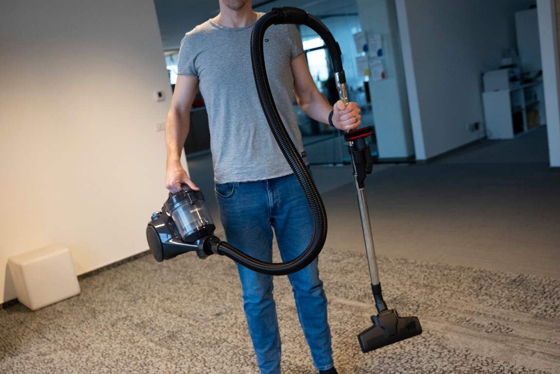 Kompaktný vysávač do domácnosti