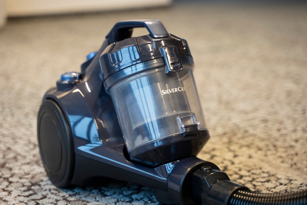 Silvercrest podlahový bezvreckový vysávač