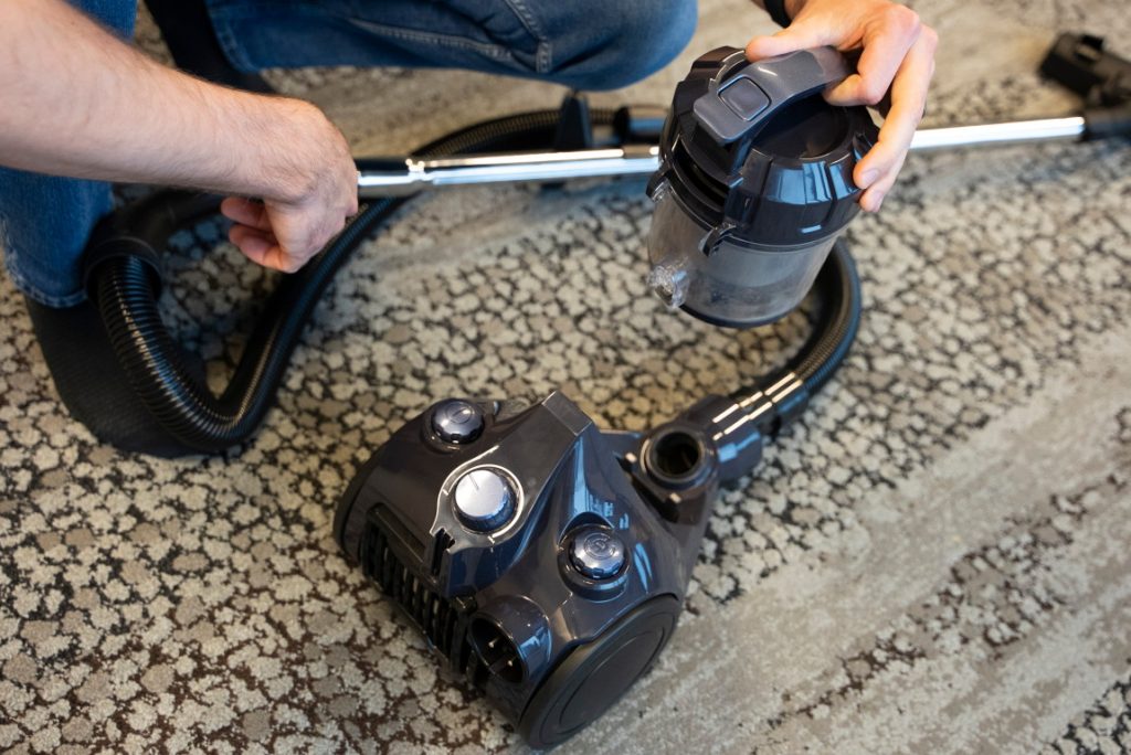 Silvercrest podlahový bezvreckový vysávač