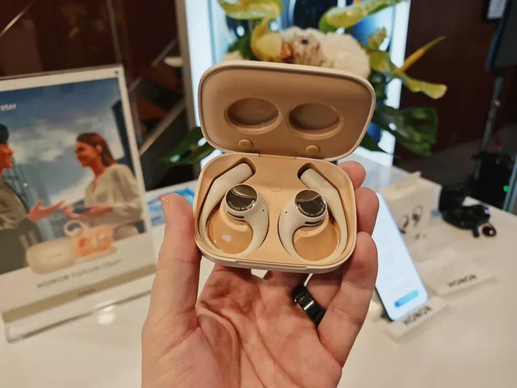 Honor Earbuds Open