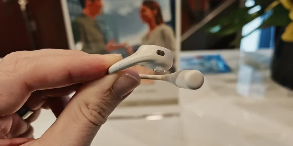 Honor Earbuds Open